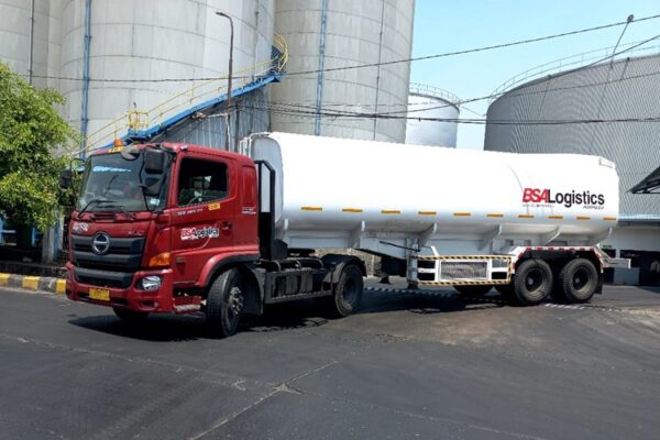 Truk Tangki: Solusi Transportasi Cairan dalam Skala Besar