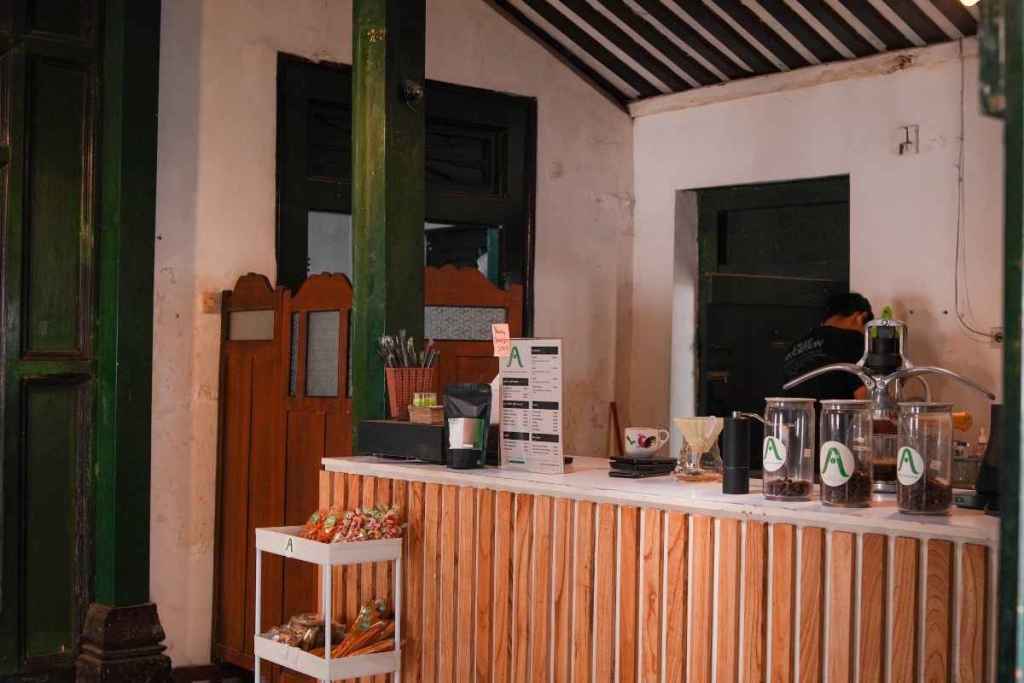 Bisnis Warung Kopi Sederhana yang Menguntungkan dan Terpercaya