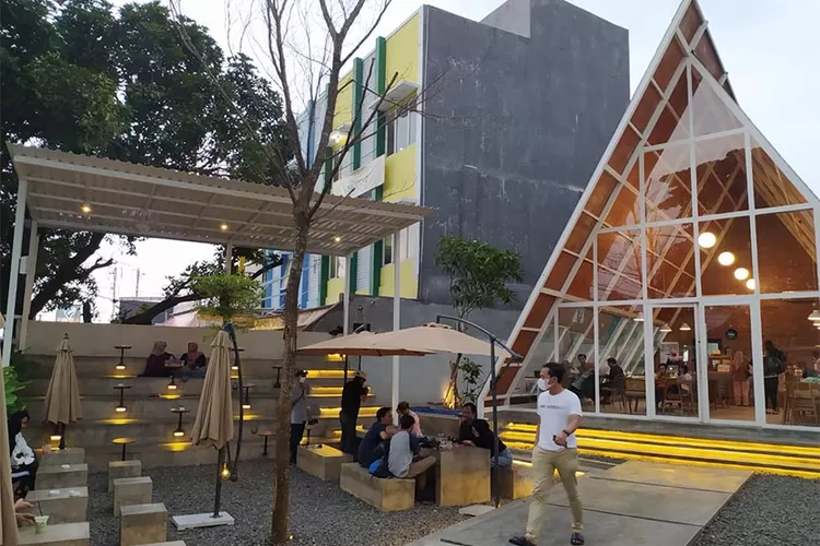 Bisnis Warung Kopi Unik: Inovasi dan Keunikan di Dunia Kedai Kopi
