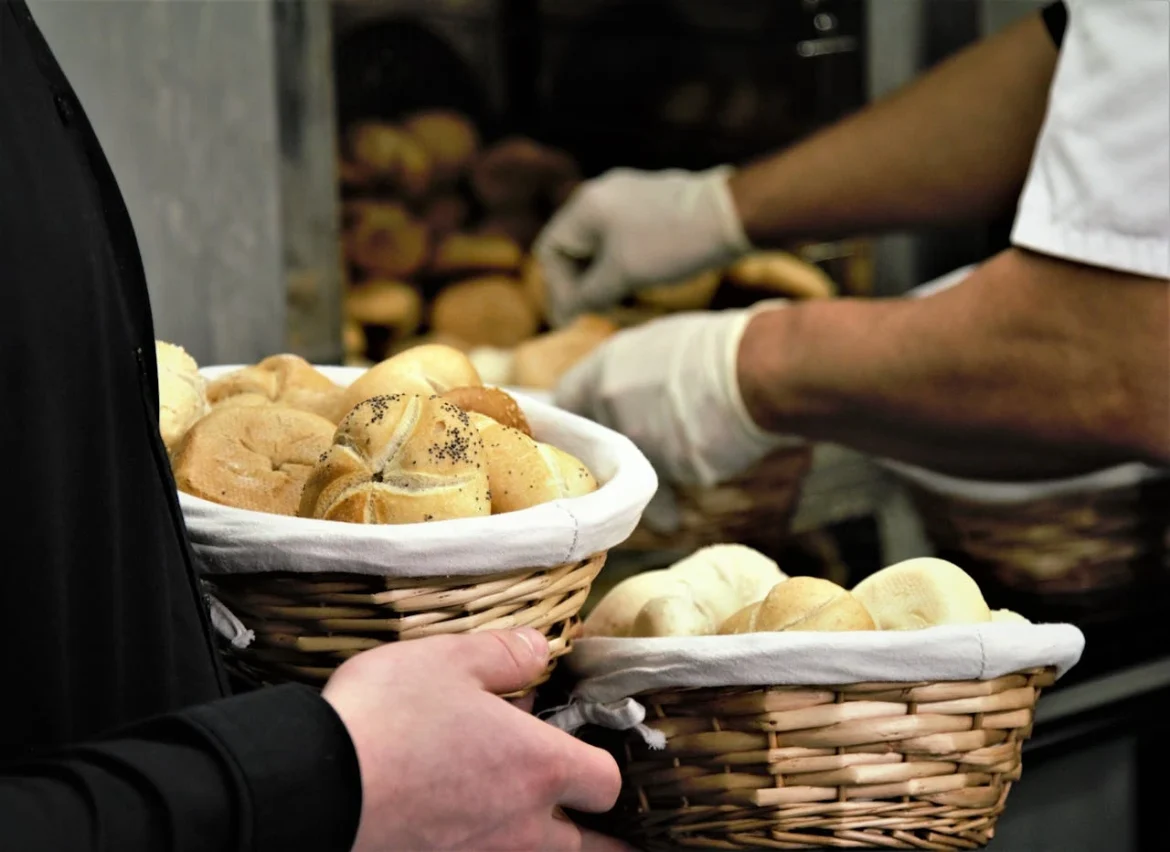 Panduan Lengkap Memulai Bisnis Toko Roti dan Kue Rumahan